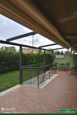 Pergola in alluminio con telo in PVC motorizzato