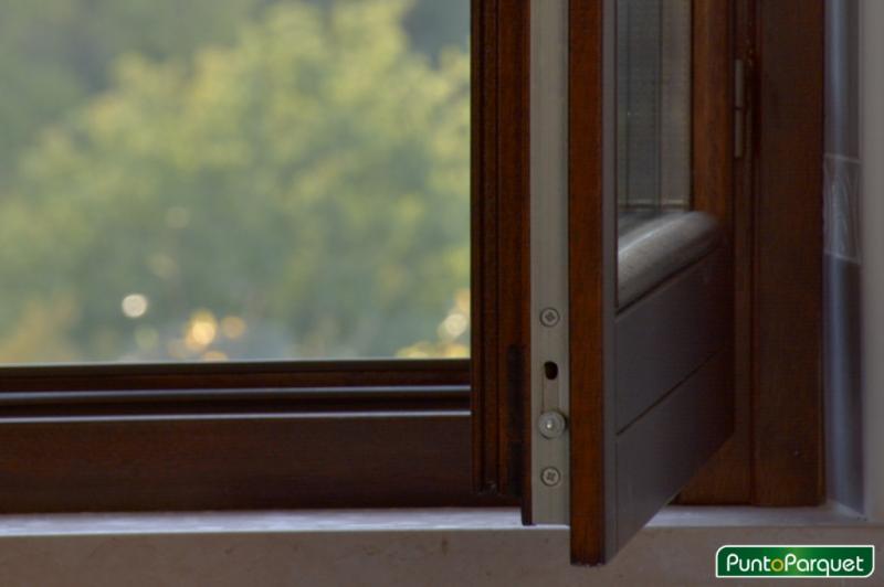 Infissi Terni - Installazione e posa in opera finestre in legno e persiane in alluminio