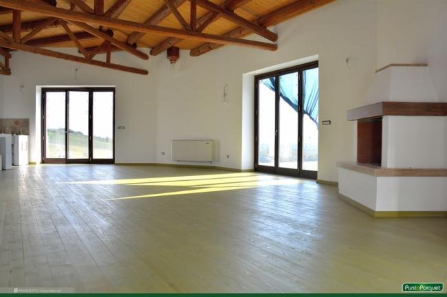 Pavimento in legno,  tavolato in larice di grandi  dimensioni, inchiodato, senza colla, verniciatura verde naturale - Roma - Viterbo - Terni