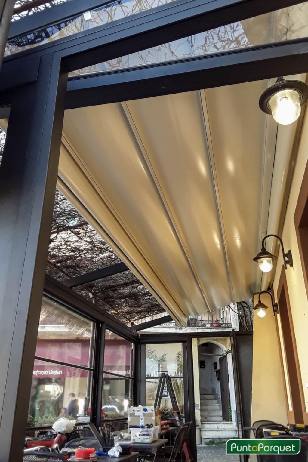 Installazione pergola in pvc ed alluminio anodizzato nero per dehor ristorante - Osteria Cantinella - Trevignano Romano - Lago di Bracciano - Roma