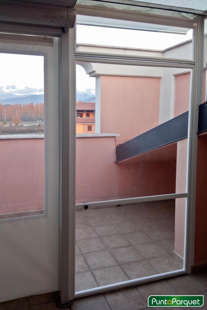 Chiusura pergotenda con teli in PVC 