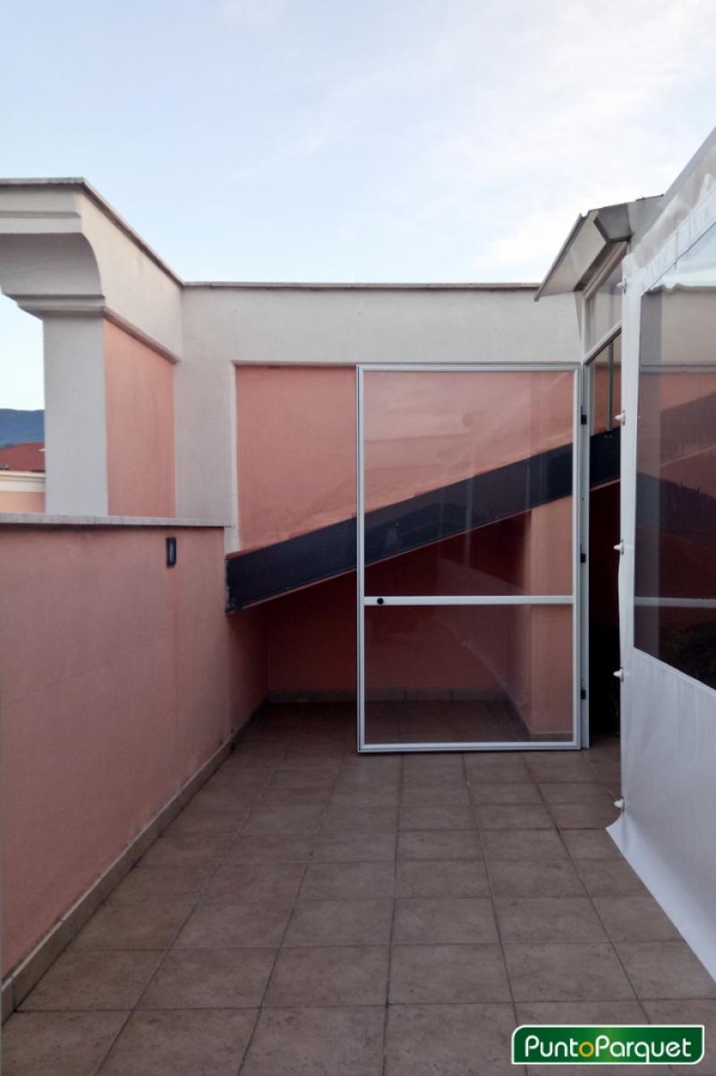 Chiusura pergotenda con teli in PVC 